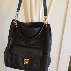Louis Vuitton Métis bag